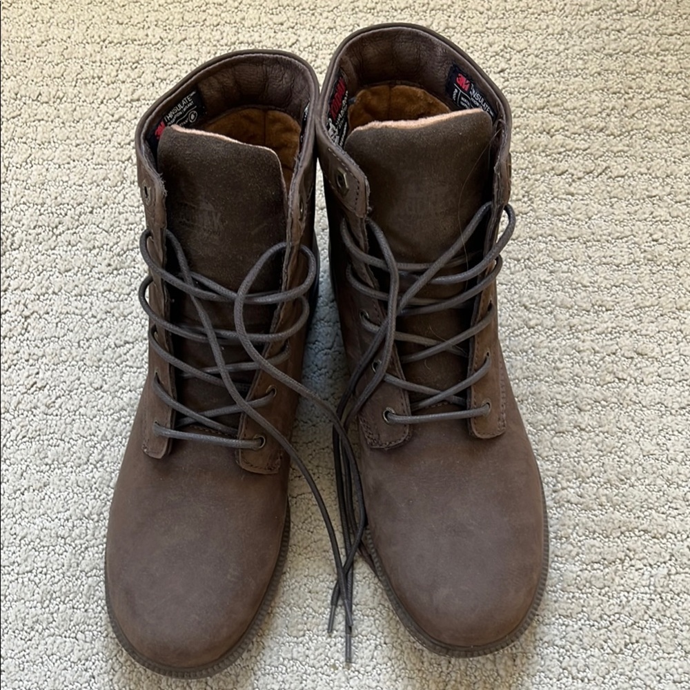 NWOT Kodiak women’s brown boots 10, insulated and waterproof